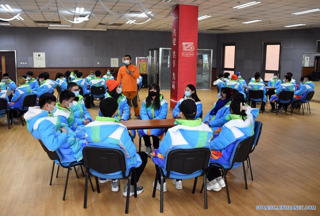 Voluntarios para Juegos Olímpicos y Paralímpicos de Invierno de Beijing 2022 participan en sesión de entrenamiento