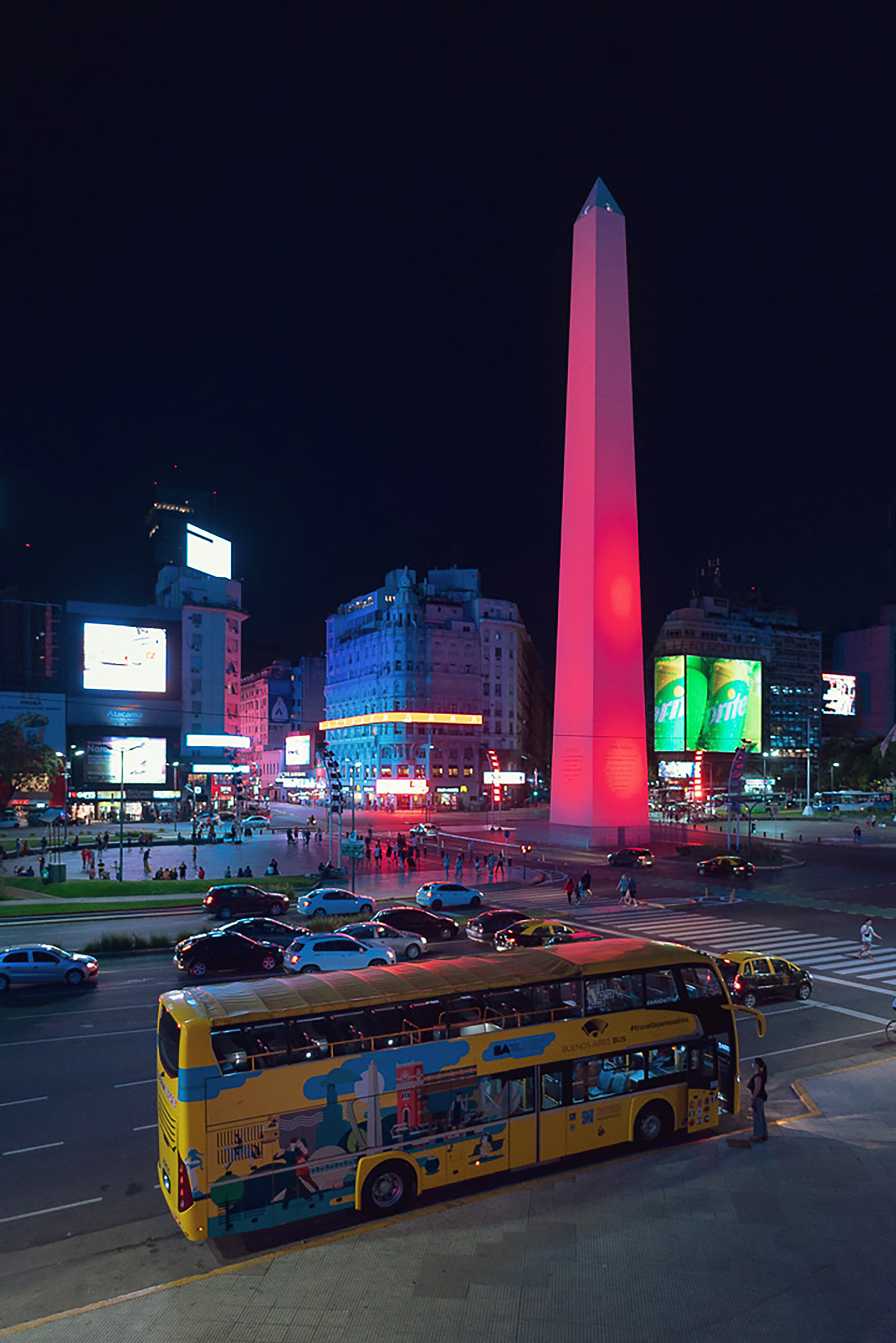 Argentina: Obelisco de Buenos Aires iluminado de rojo en el marco de la celebración del Año Nuevo Lunar chino