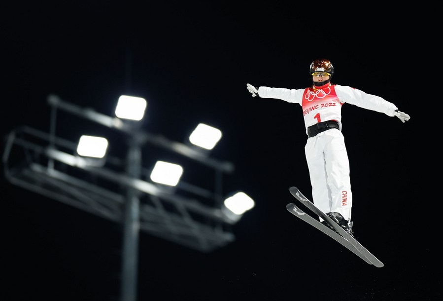 Beijing 2022: RESUMEN: China iguala mejor récord de oros olímpicos y pareja francesa se corona en danza sobre hielo