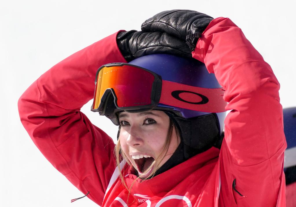 Esquiadora Suiza gana oro y la china Gu se queda con plata de esquí acrobático slopestyle femenino en Beijing 2022