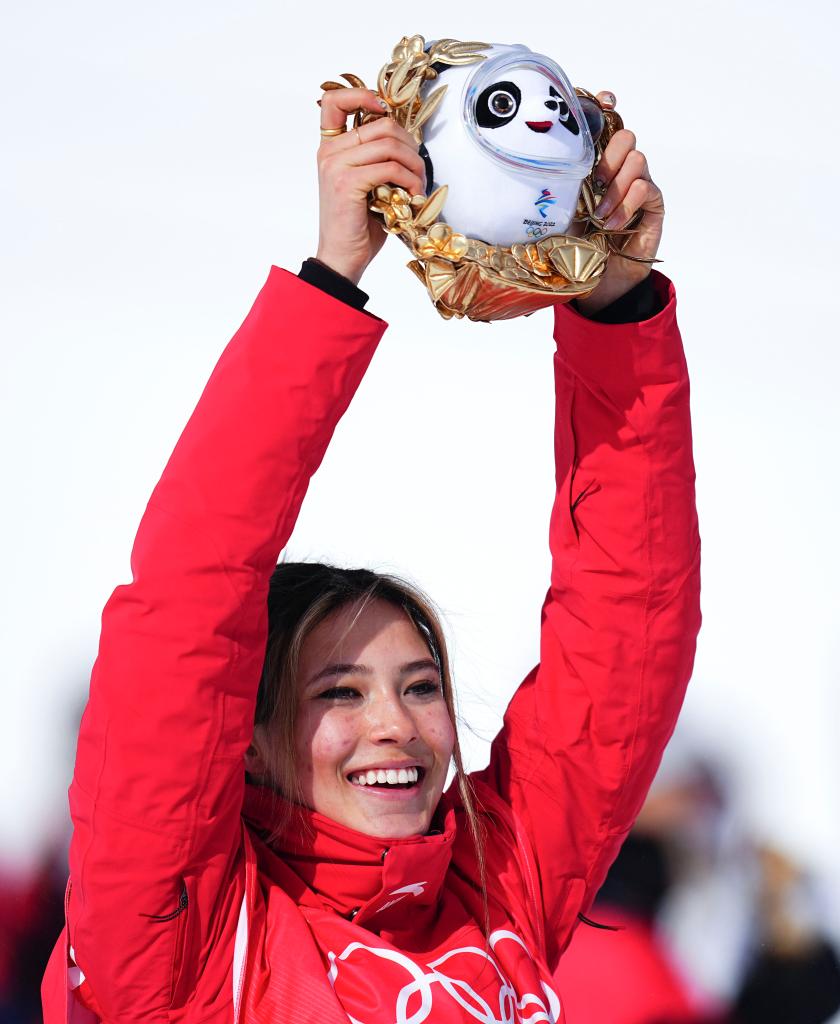 Esquiadora Suiza gana oro y la china Gu se queda con plata de esquí acrobático slopestyle femenino en Beijing 2022