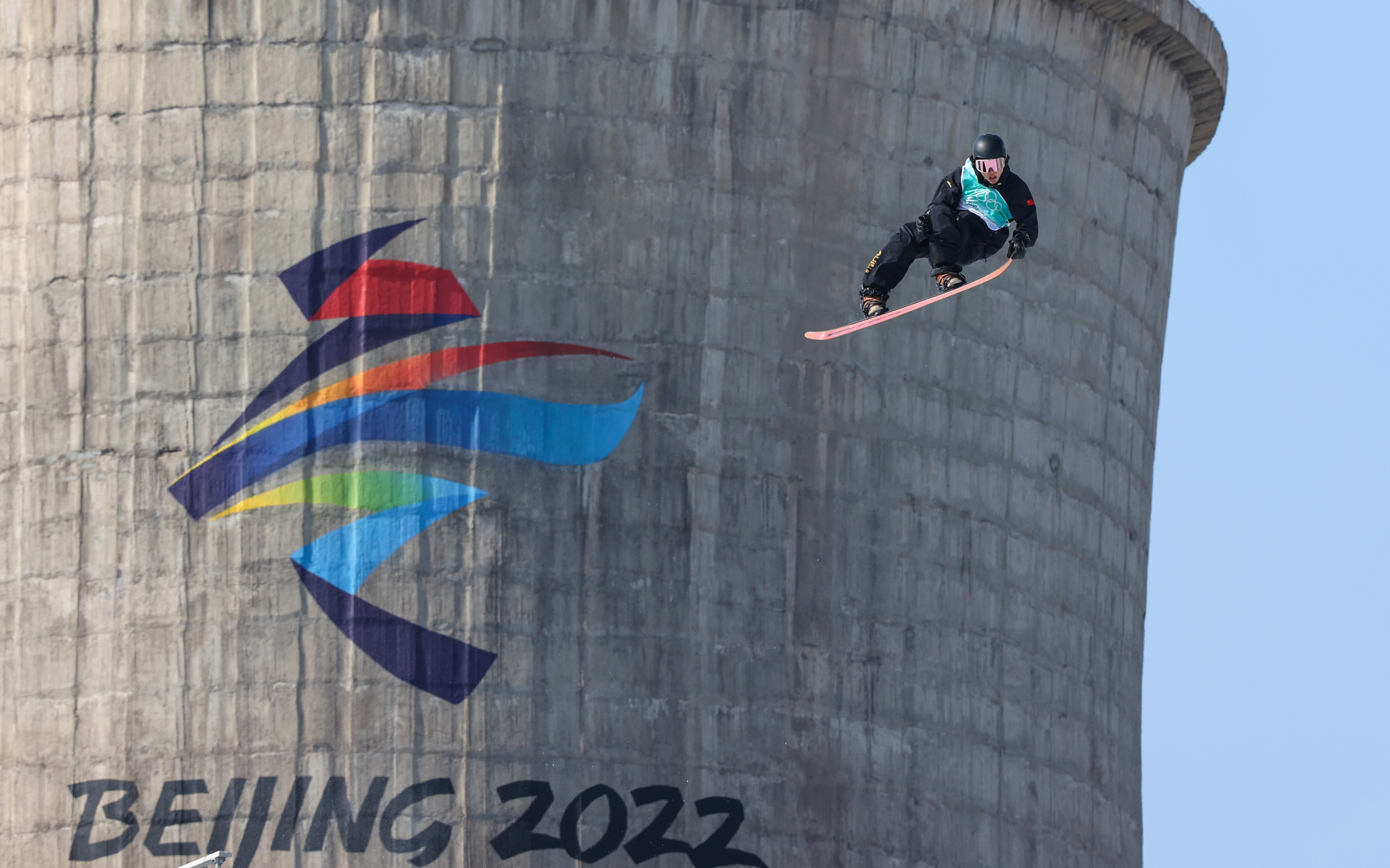 Su Yiming gana oro histórico en snowboard big air mientras China establece nuevo récord olímpico