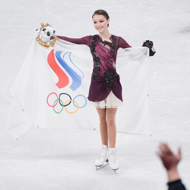 Shcherbakova de COR gana título individual femenino de patinaje artístico