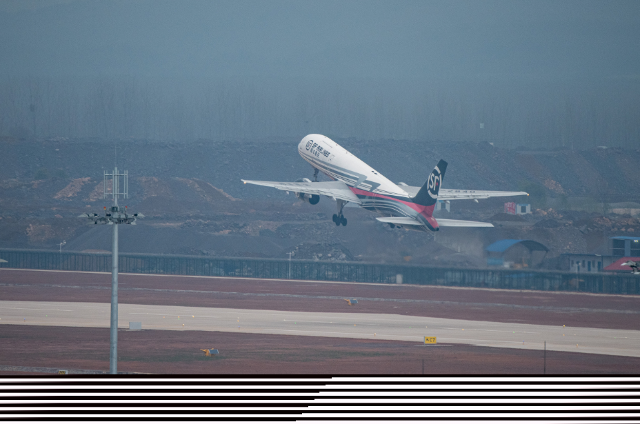 Primer aeropuerto de carga de China completa prueba de vuelo de carguero