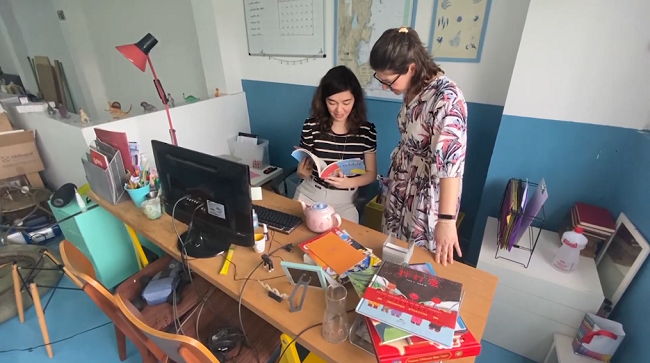 Grupo de jóvenes brasileños crea editorial de libros dedicada a introducir libros infantiles chinos en el mercado brasileño