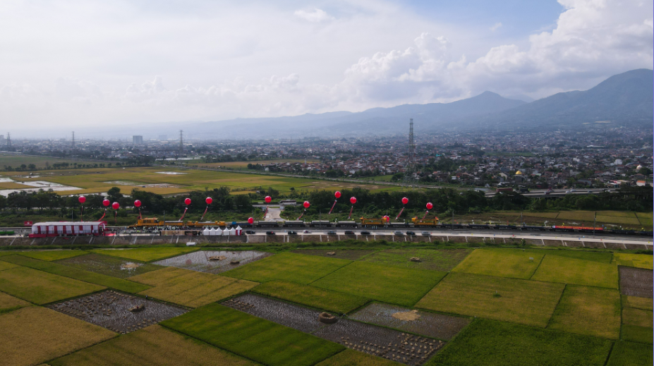 Comienza la construcción de vías del ferrocarril de alta velocidad Yakarta-Bandung