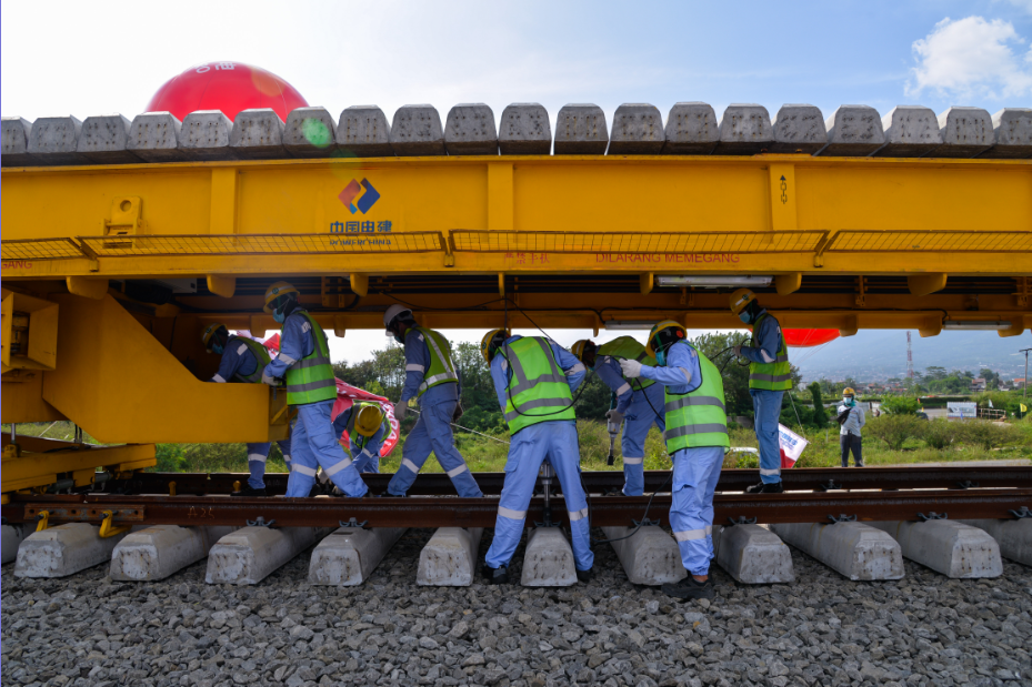 Comienza la construcción de vías del ferrocarril de alta velocidad Yakarta-Bandung