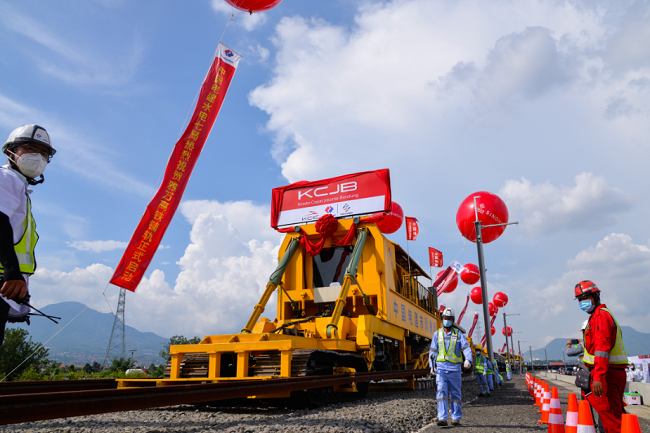 Comienza la construcción de vías del ferrocarril de alta velocidad Yakarta-Bandung