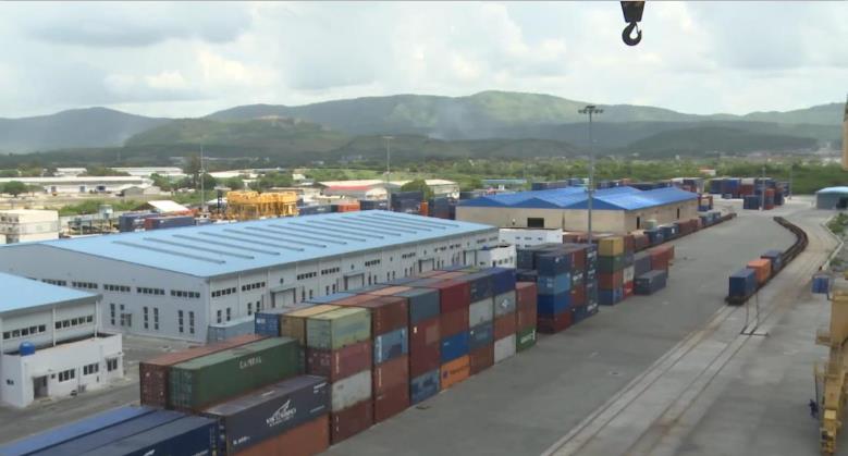 Inversión china mejora operaciones de carga en puerto de Santiago de Cuba