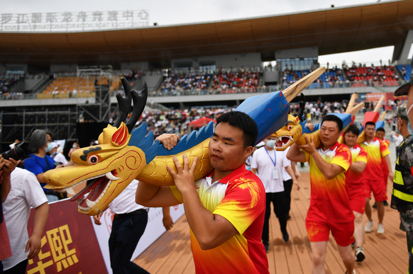 Carrera de botes del dragón se celebra en Miluo, Hunan