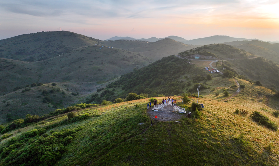 Shaanxi: Paisaje del pastizal de la montaña de Bashan en el distrito de Langao