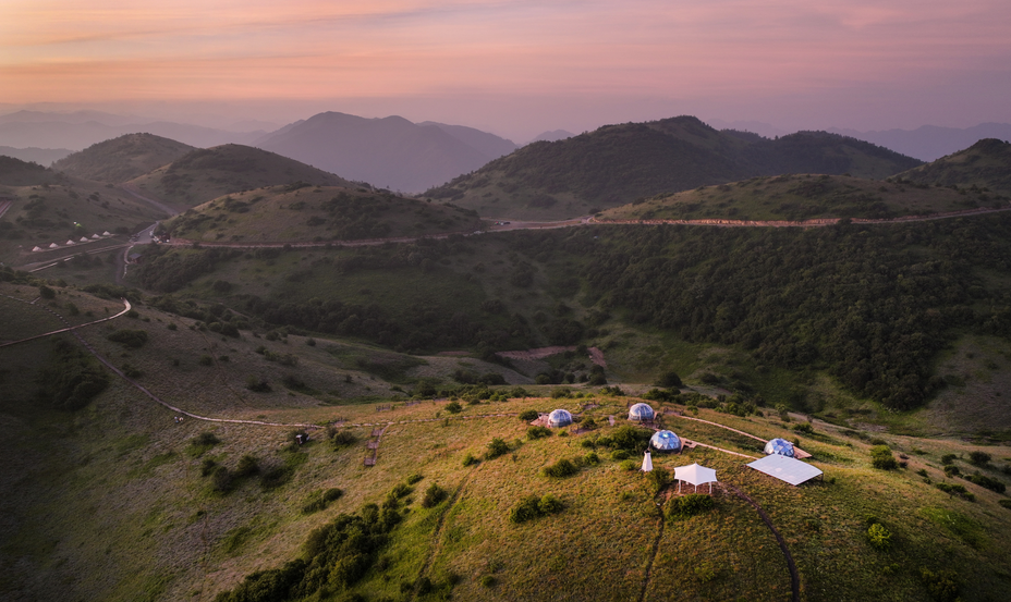 Shaanxi: Paisaje del pastizal de la montaña de Bashan en el distrito de Langao