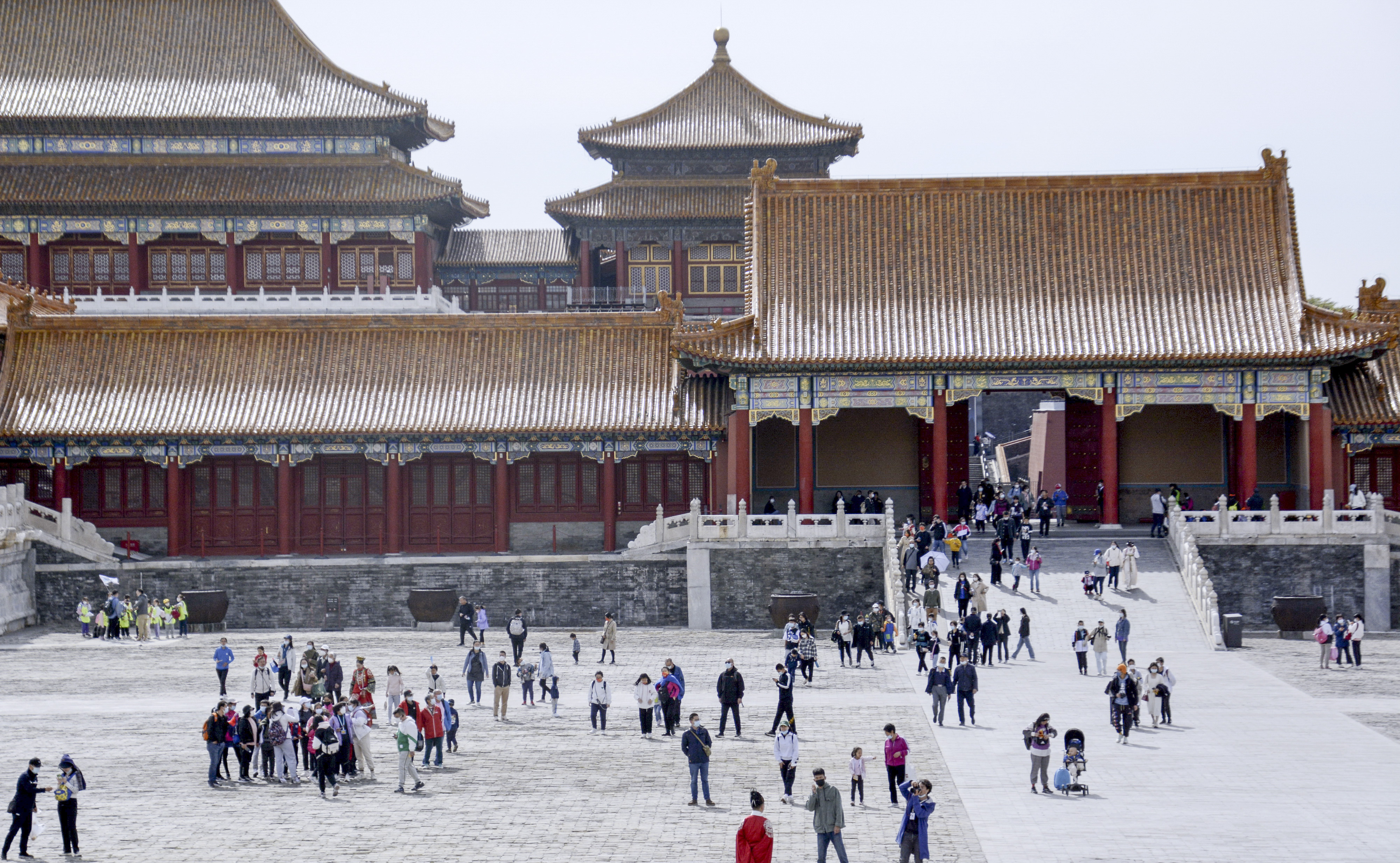 Turistas visitan el Museo del Palacio en Beijing