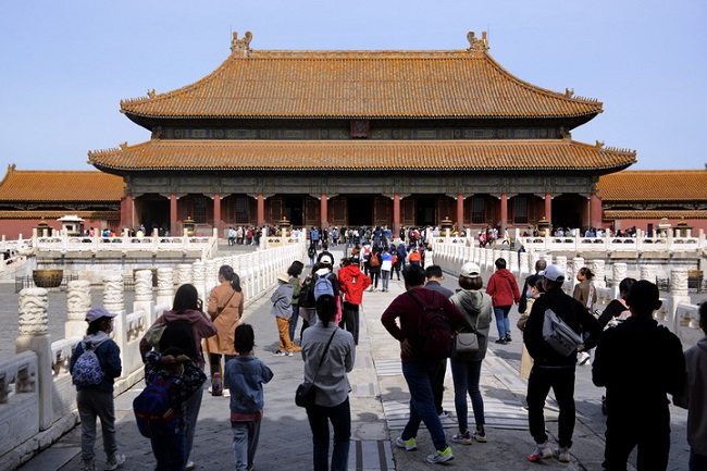 Turistas visitan el Museo del Palacio en Beijing