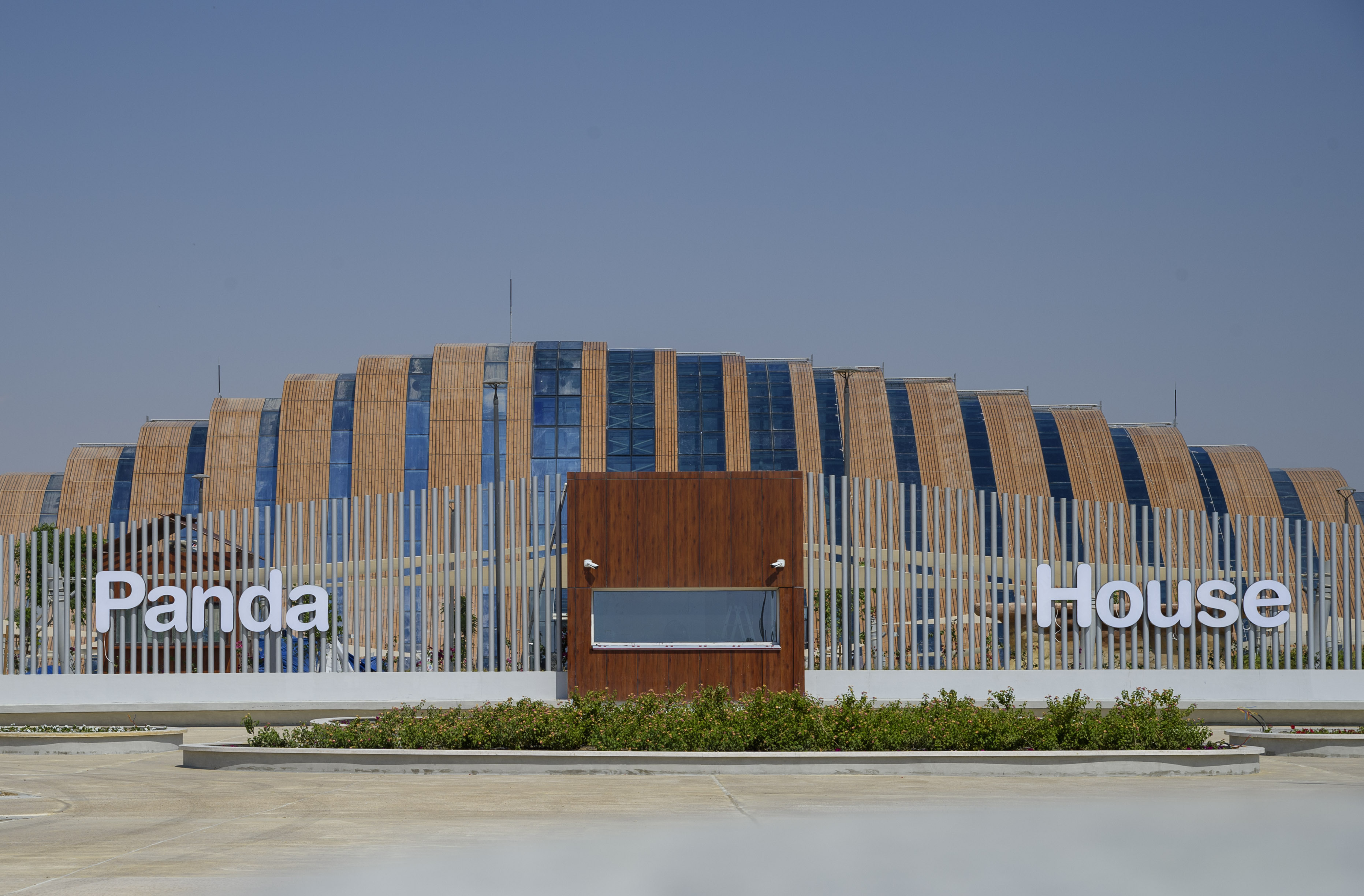 Pandas gigantes en la Casa del Panda en el parque Al Khor en Doha, Qatar