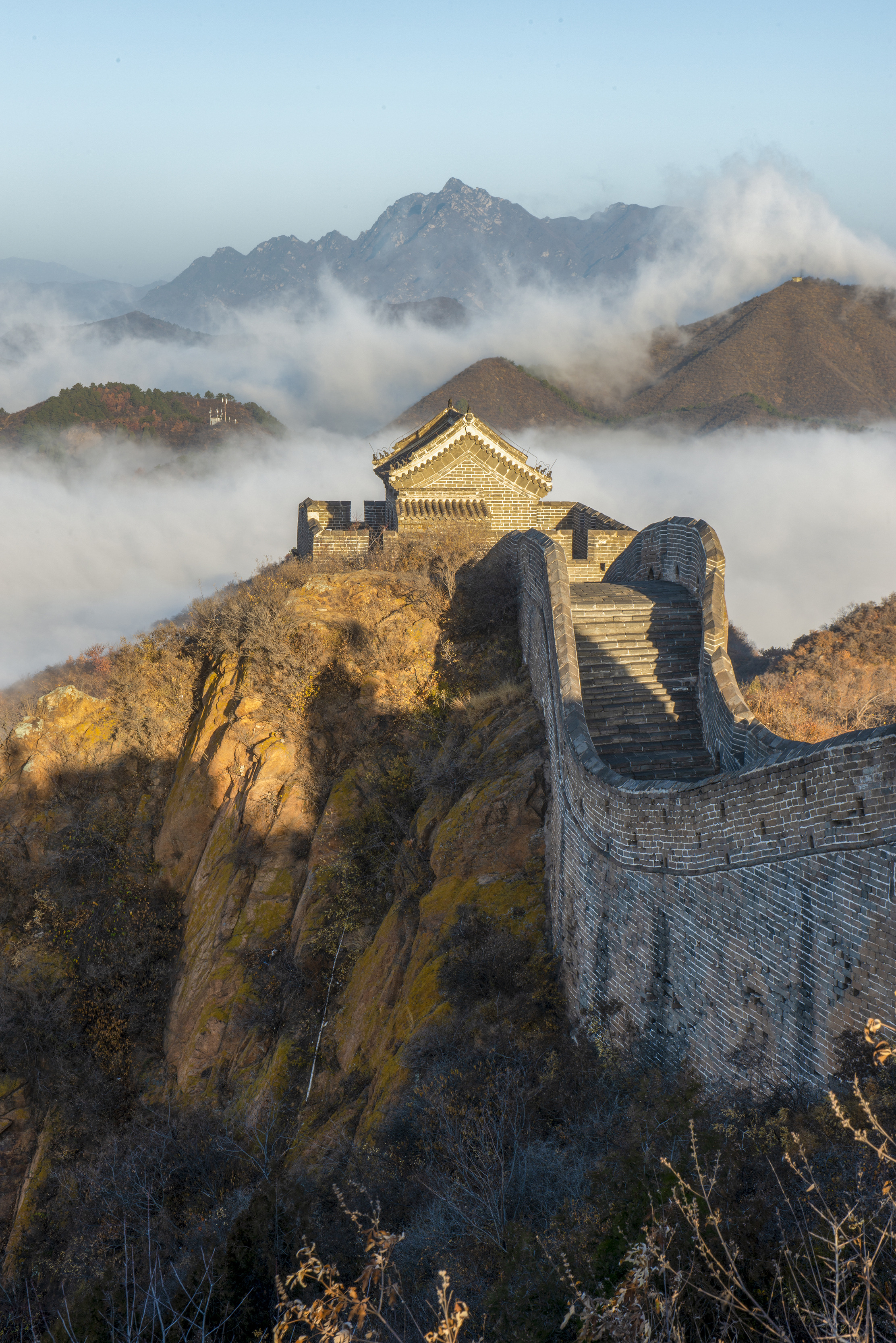 Hebei: Sección Jinshanling de la Gran Muralla en medio de nubes