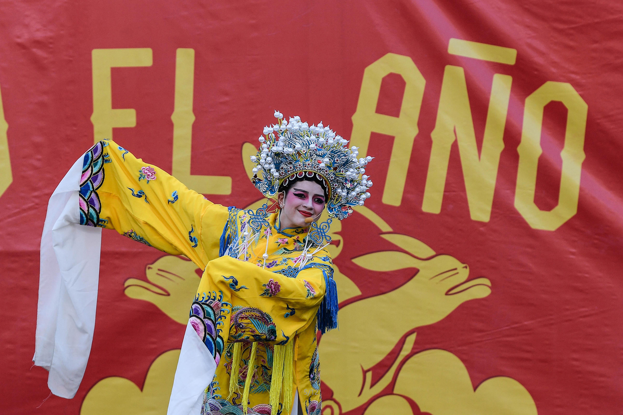 ESPECIAL: Pasacalle de danzas del león y del dragón encabezan festejo de Año Nuevo chino en Chile