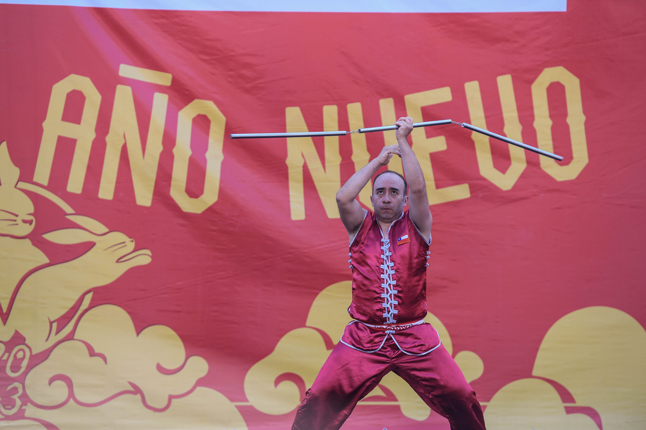 ESPECIAL: Pasacalle de danzas del león y del dragón encabezan festejo de Año Nuevo chino en Chile