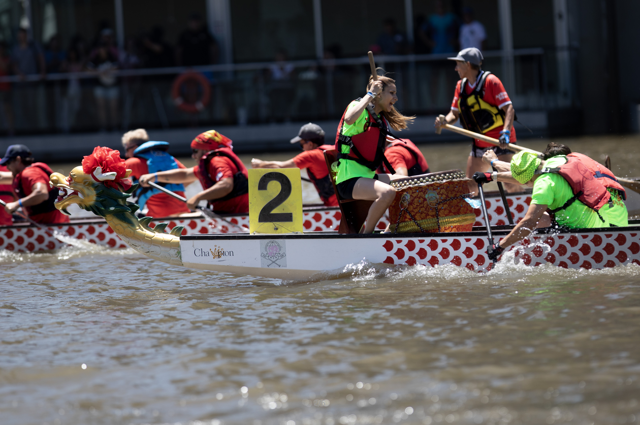 ESPECIAL: Realizan competencia de botes dragón en Argentina para celebrar Año Nuevo chino