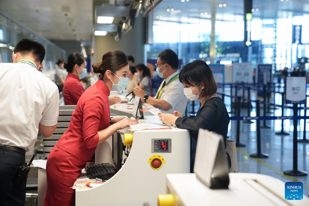 Comienza operación comercial de avión de pasajeros C919 de China