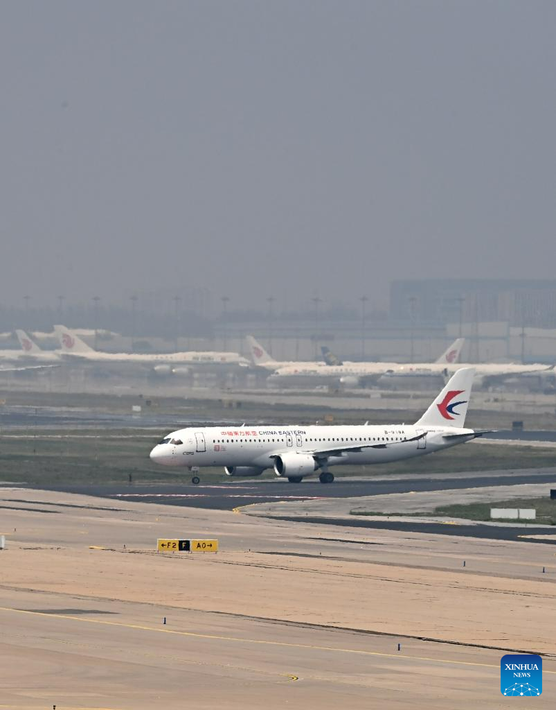 Comienza operación comercial de avión de pasajeros C919 de China