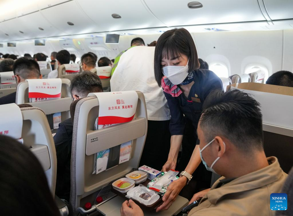 Comienza operación comercial de avión de pasajeros C919 de China