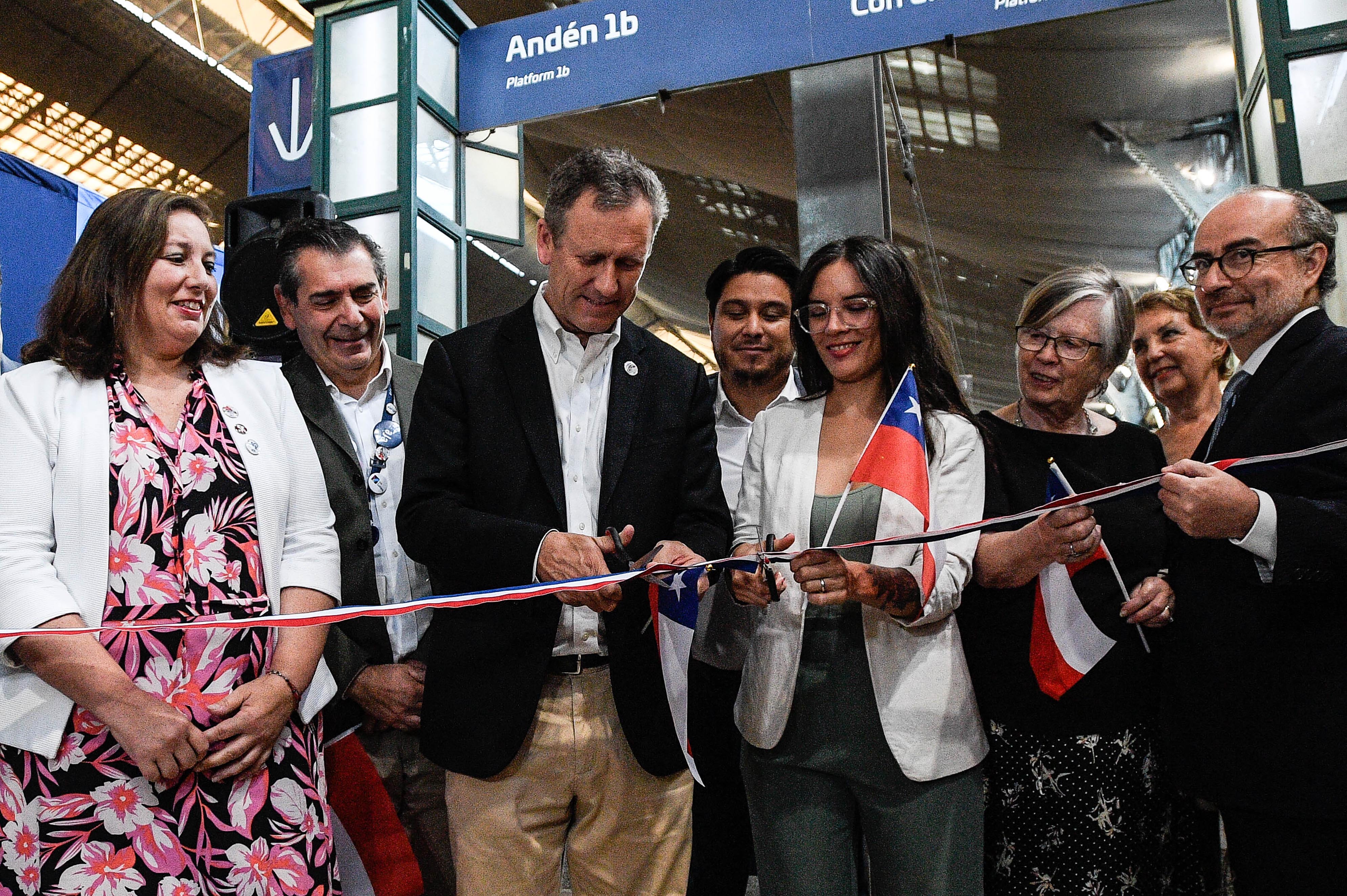 ESPECIAL: Comienza a operar tren más rápido de Sudamérica en Chile de origen chino