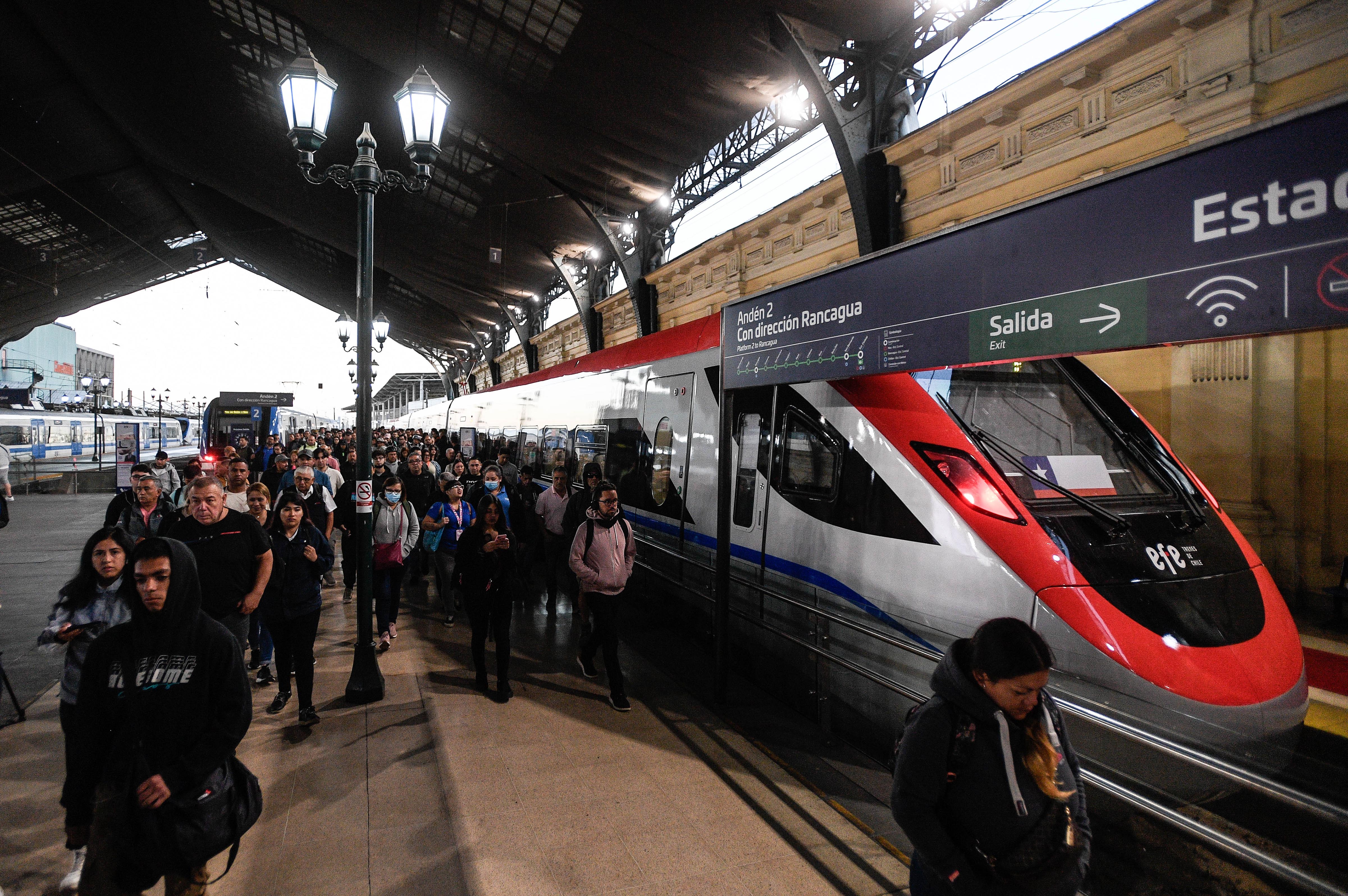 ESPECIAL: Comienza a operar tren más rápido de Sudamérica en Chile de origen chino