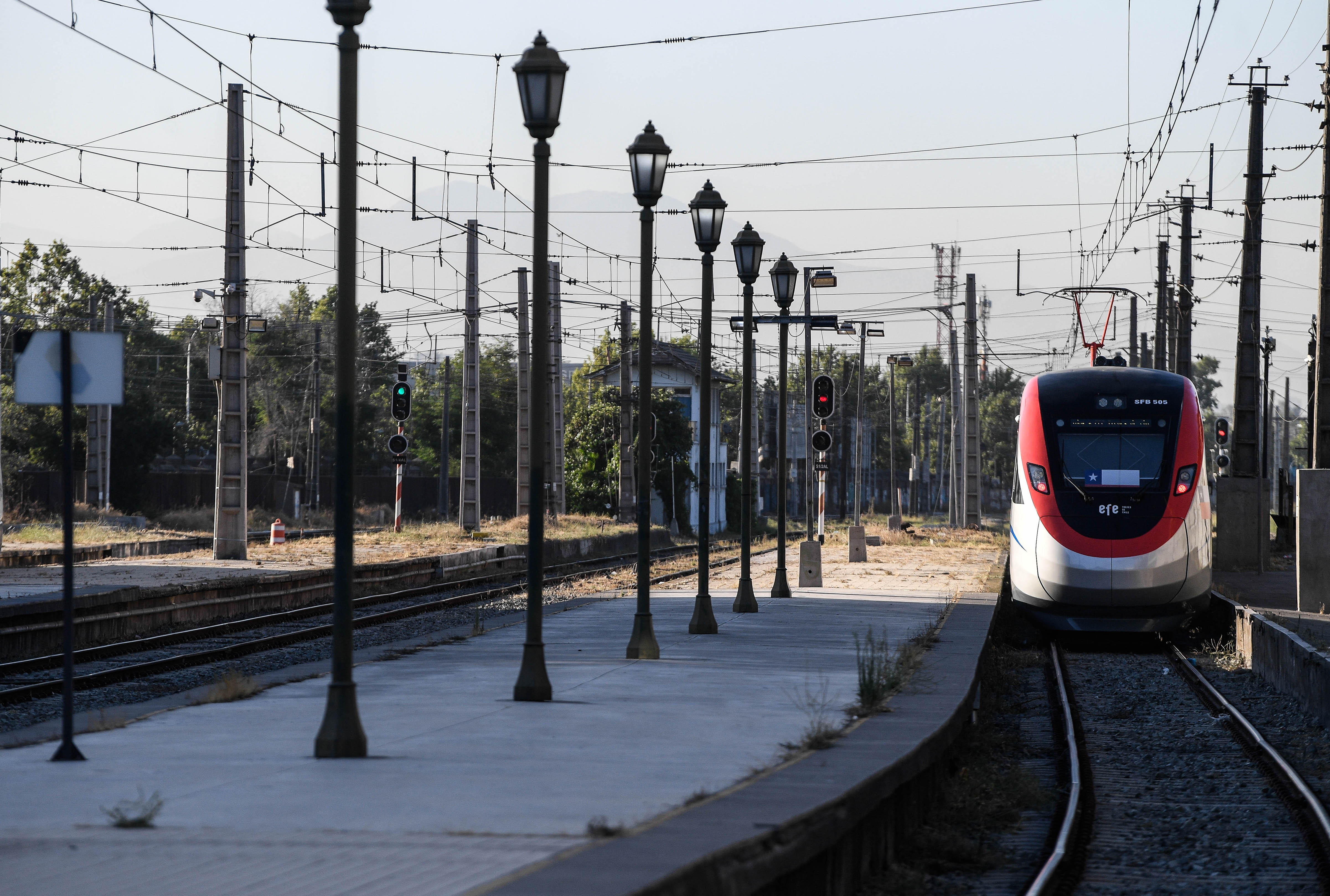 ESPECIAL: Comienza a operar tren más rápido de Sudamérica en Chile de origen chino