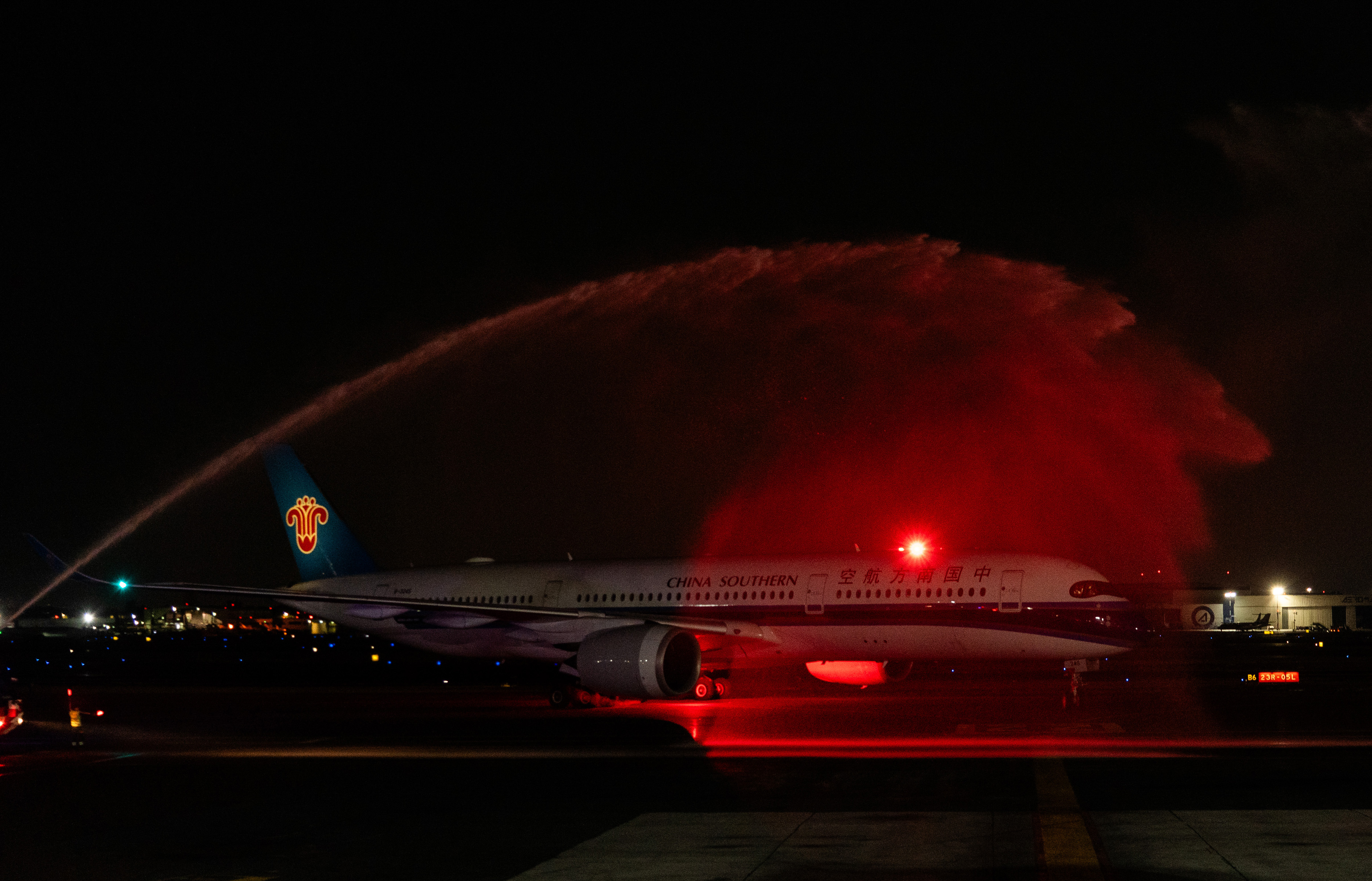 Aterriza primer vuelo directo de pasajeros y carga entre China y México después de pandemia