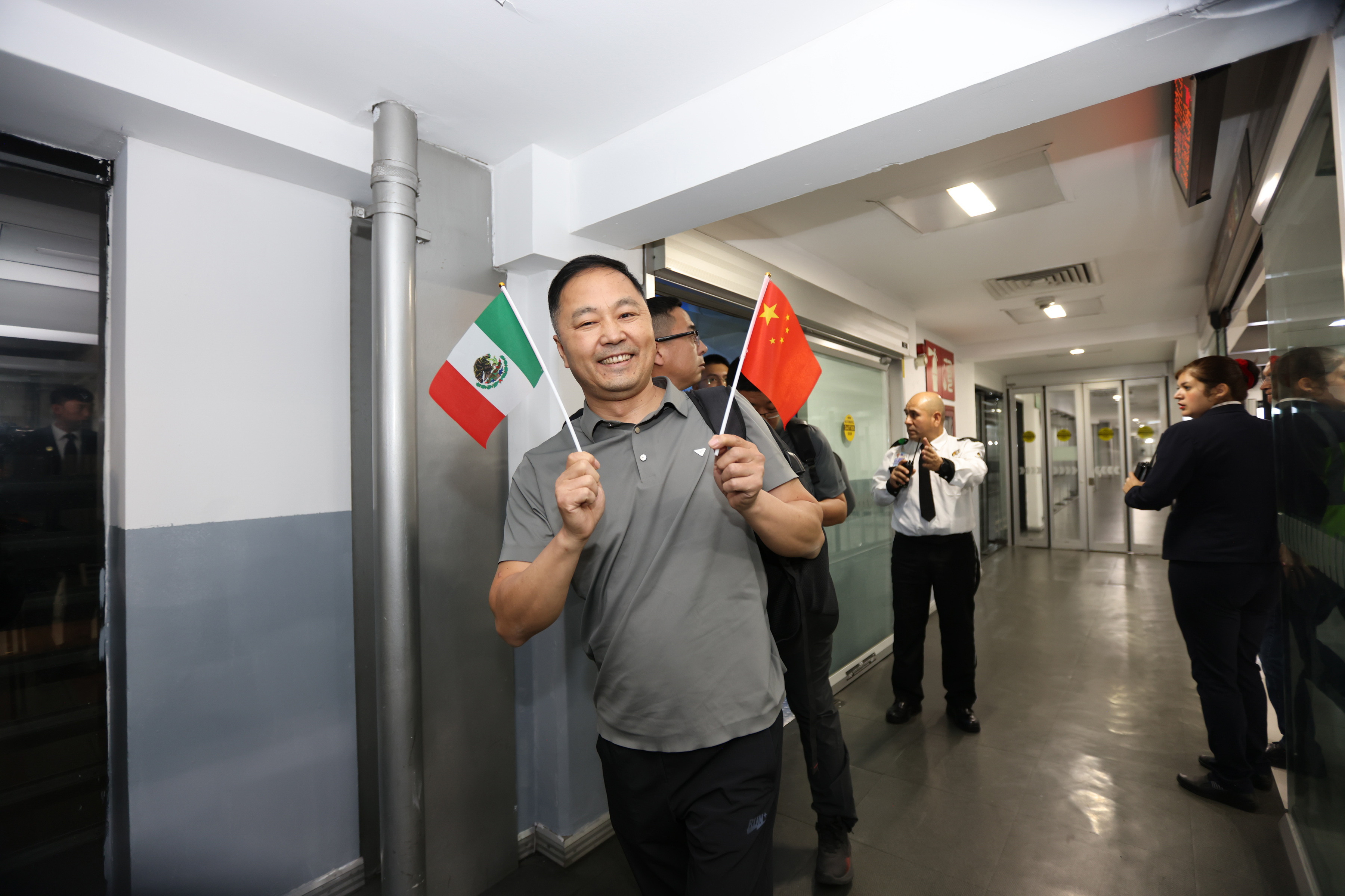 Aterriza primer vuelo directo de pasajeros y carga entre China y México después de pandemia