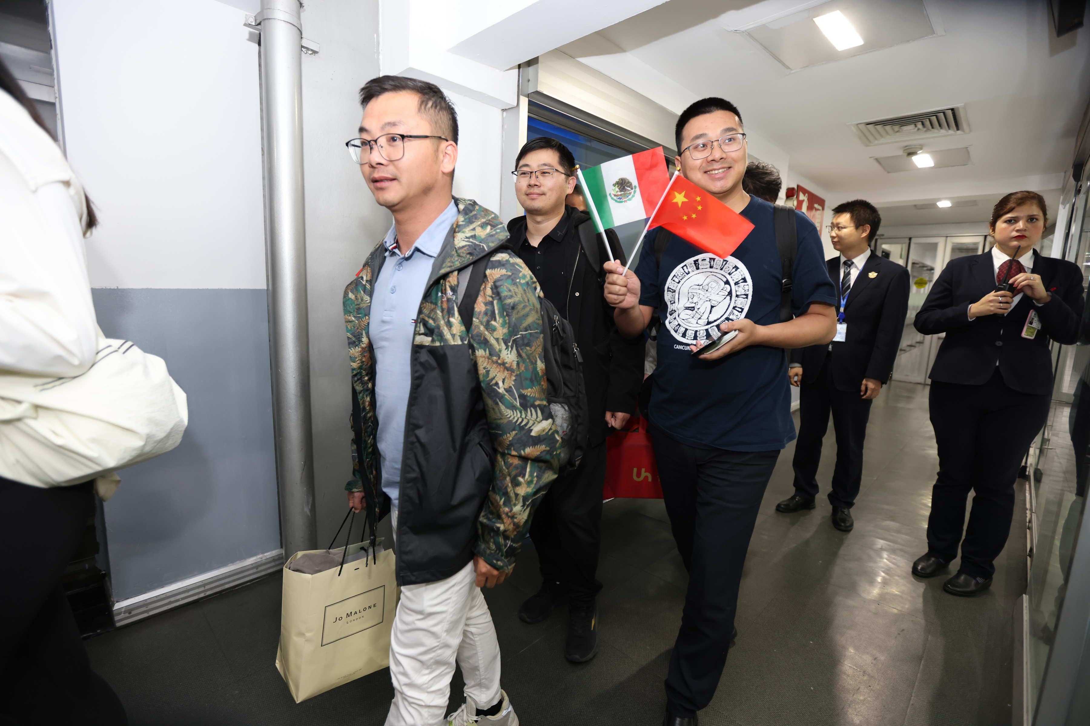 Aterriza primer vuelo directo de pasajeros y carga entre China y México después de pandemia